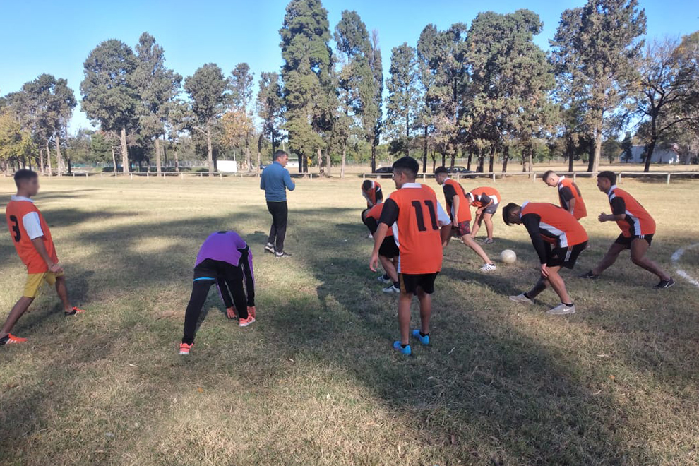 Encuentro de fútbol entre los chicos del Complejo Esperanza y el Club Lobos  del Sur – Mano a mano Córdoba