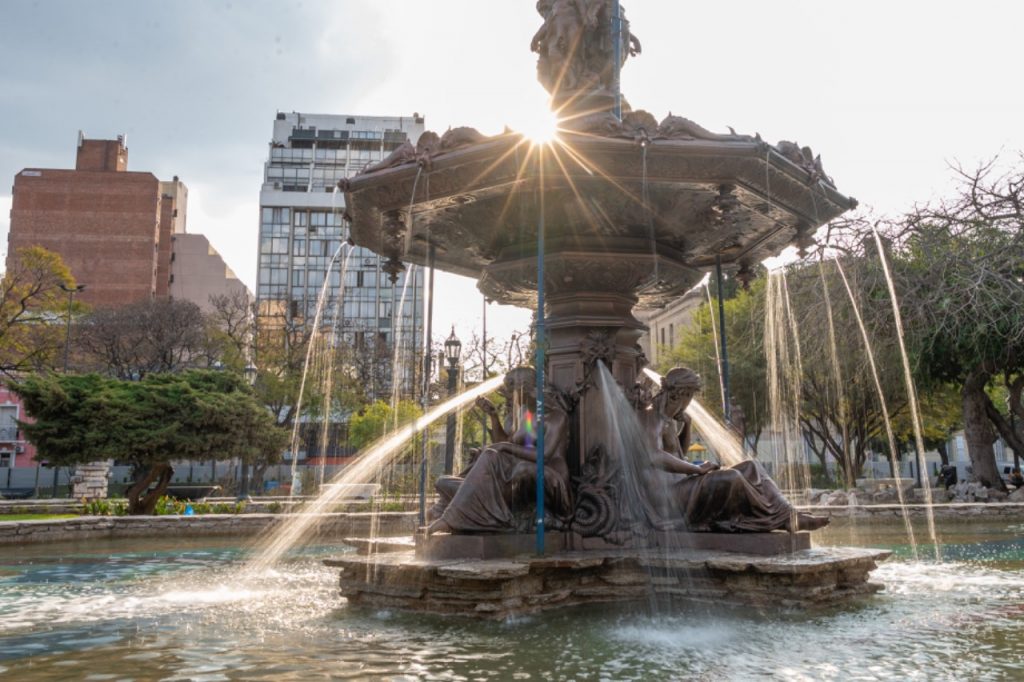 Plaza 11