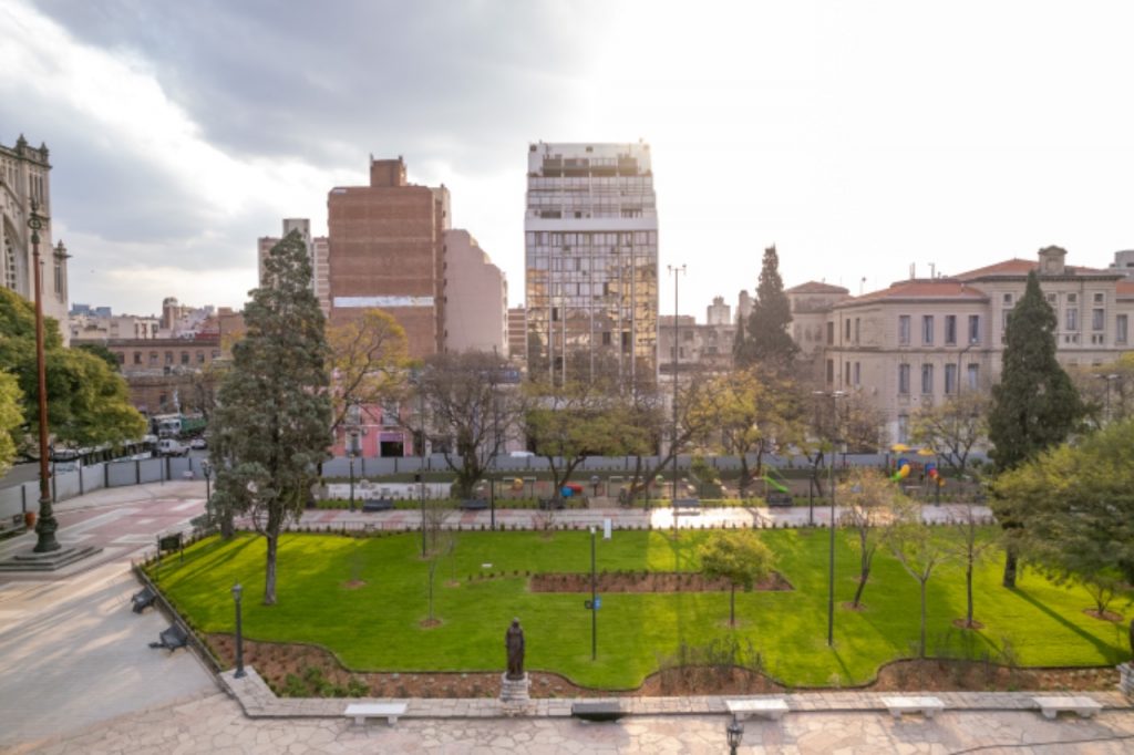 Plaza 7